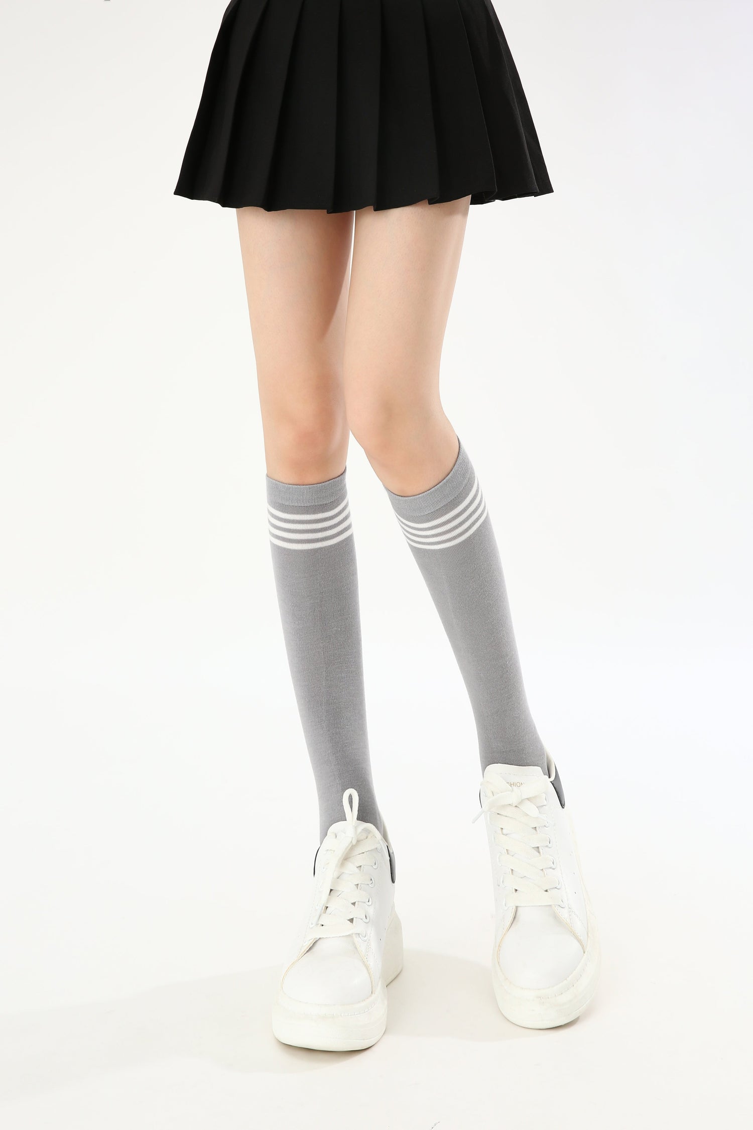 Elegance Knee-High Gray Socks - Plushell